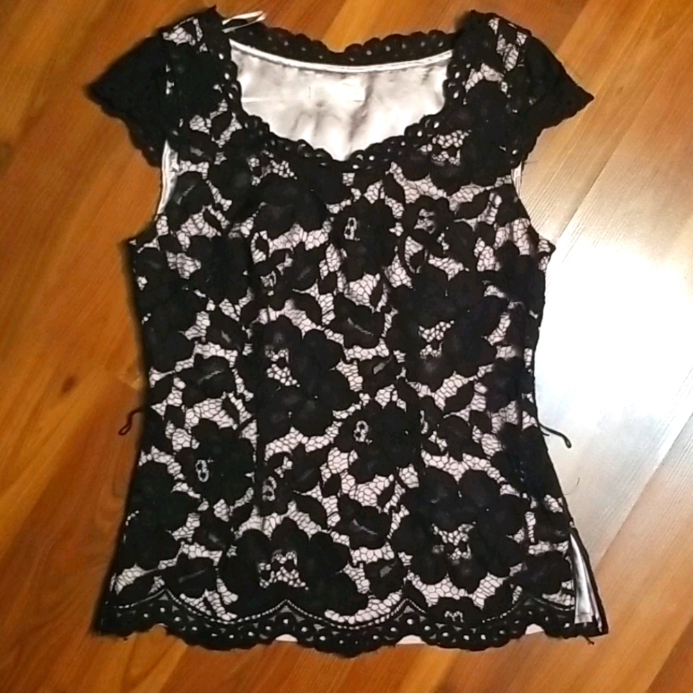 Jaques Vert Lace and Silk Lined Top